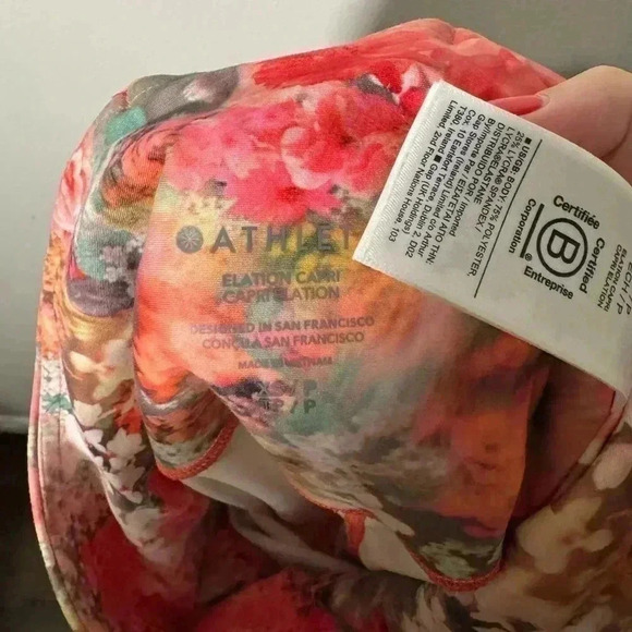 ATHLETA ULTRA HIGH RISE ELATION PRINTED  CAPRI - Leggings XS - Picture 5 of 6